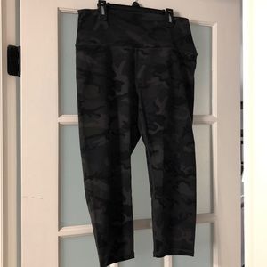 Zyia Capri. Moss/black camo.  Gently worn.